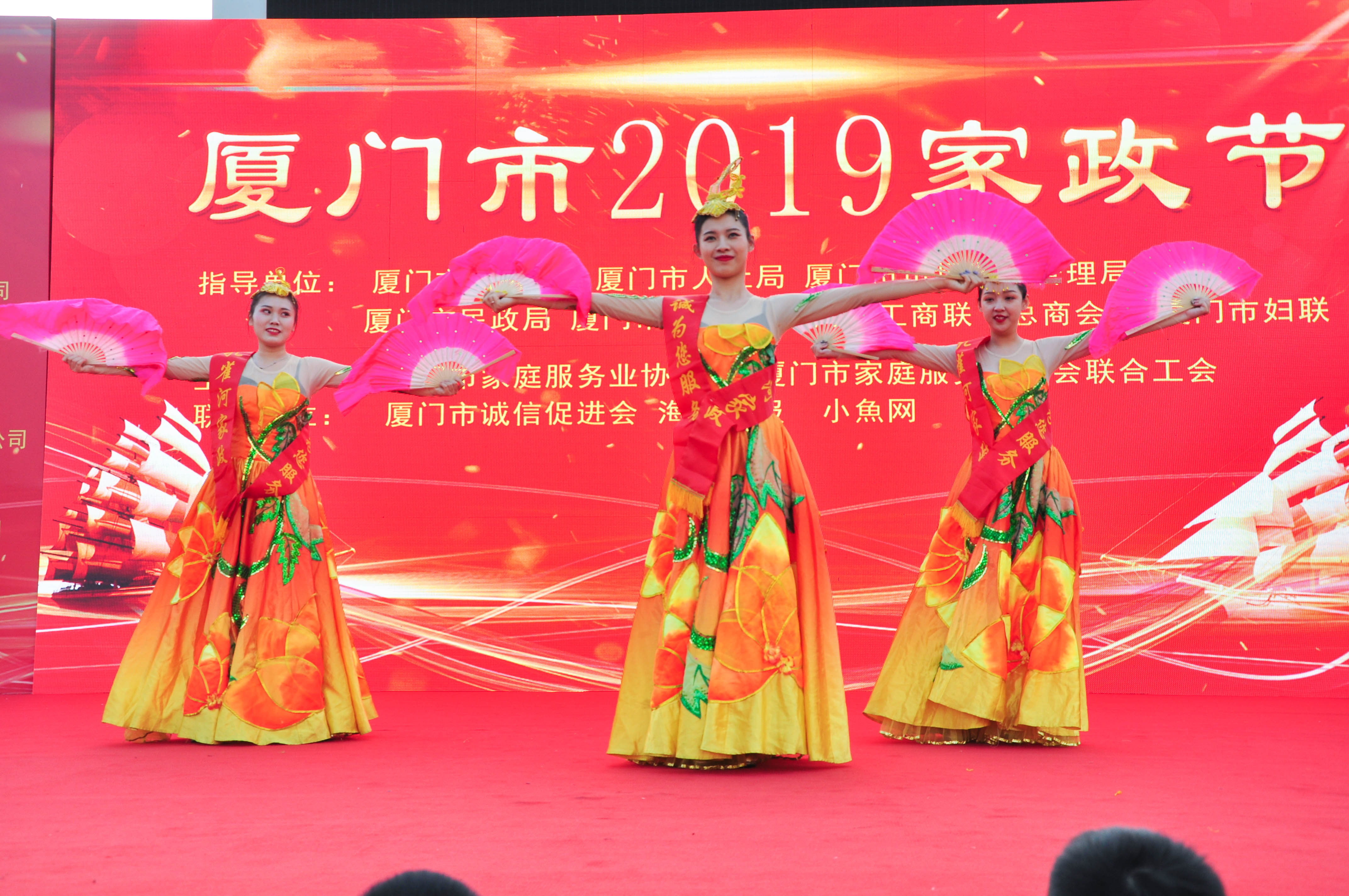 �g��Ц�Z��һ����ʮ�˰���ˇ�R�ψ�������ȸ�������B�T�е����ü�����(ji��)